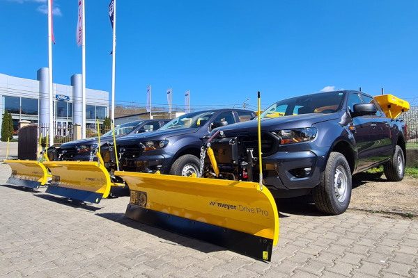 Autoutilitare-pick-up-Ford-Ranger-echipate-cu-plug-de-zăpadă-Meyer