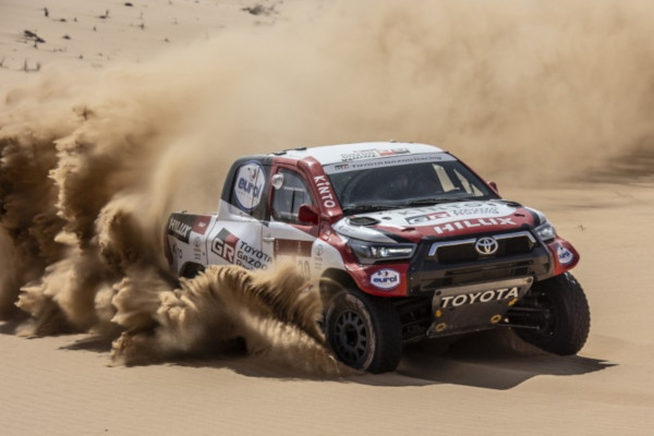 Toyota Hilux participant concurs in Namibia